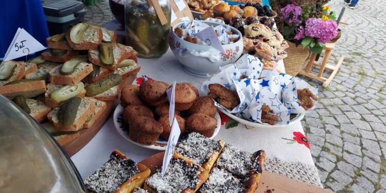 Sandomierz: Tłumy na I Powiatowym Sandomierskim Święcie Miodu.