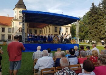 Tarnobrzeg. Dożynki przed zamkiem.