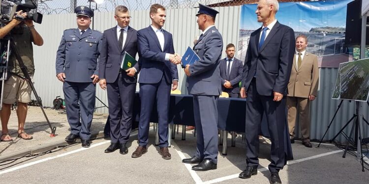 Chmielów. Rusza budowa nowoczesnego zakładu karnego. Krat w oknach nie będzie.