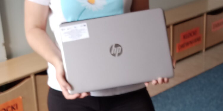 Radomyśl Wielki:  Ponad setka dzieci z darmowymi laptopami
