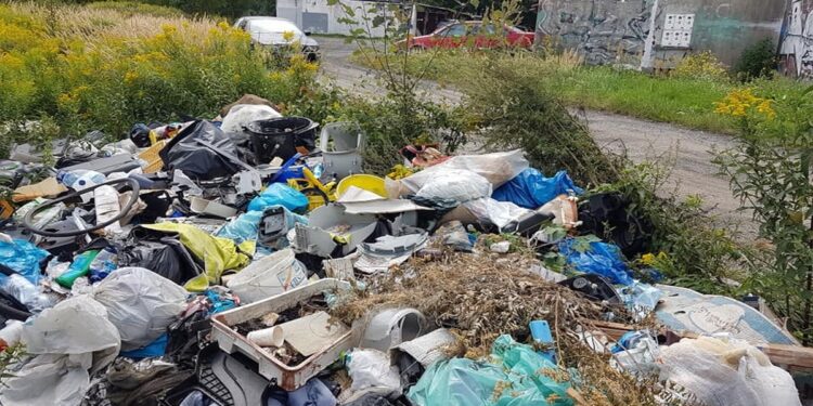 Tarnobrzeg. Na Kamionce dzikie wysypisko. Nie pierwszy raz.