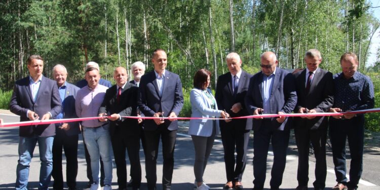 Bukowina, Ryczki: Droga powiatowa po latach doczekała się asfaltu.