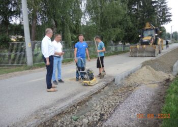 Padew Narodowa: Trwają prace na drogach gminnych