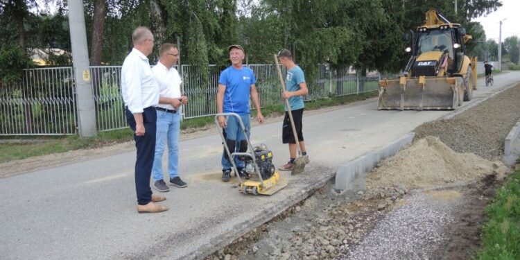 Padew Narodowa: Trwają prace na drogach gminnych