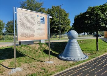 Tarnobrzeg. Nad jeziorem odnowiono pokopalniane eksponaty.