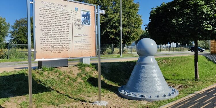 Tarnobrzeg. Nad jeziorem odnowiono pokopalniane eksponaty.