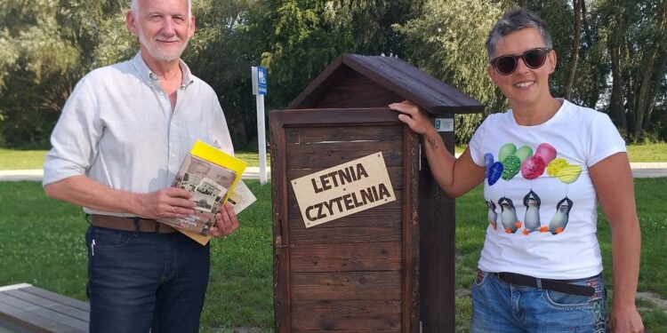 Tarnobrzeg. Letnia Czytelnia nad jeziorem.