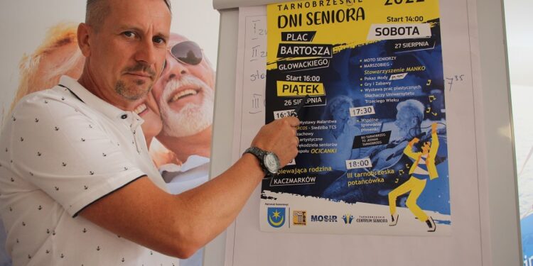 Tarnobrzeg. Dni Seniora na Placu Bartosza Głowackiego.