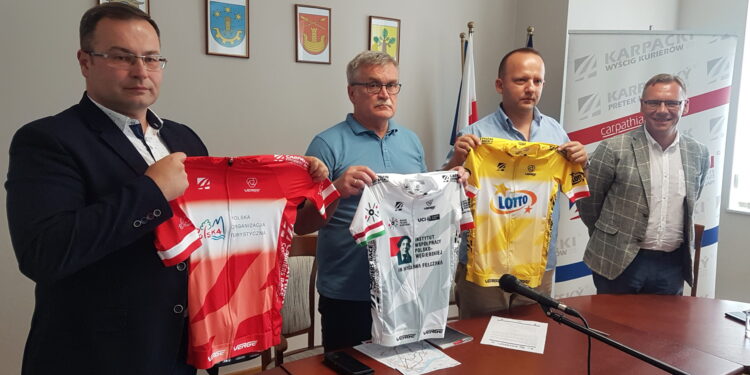 Baranów Sandomierski, Padew Narodowa. Karpacki Wyścig Kurierów.