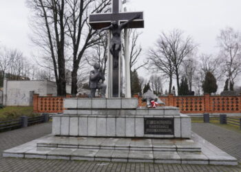 Mielec:  Brak chętnych na renowację pomnika AK