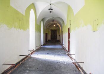 Tarnobrzeg. Remont w  budynkach klasztornych ojców dominikanów.