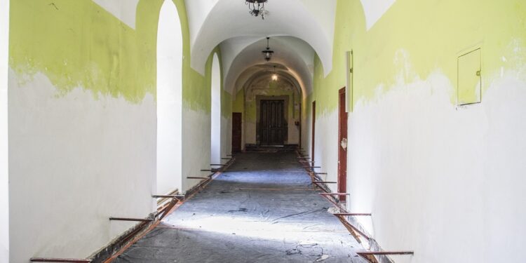 Tarnobrzeg. Remont w  budynkach klasztornych ojców dominikanów.