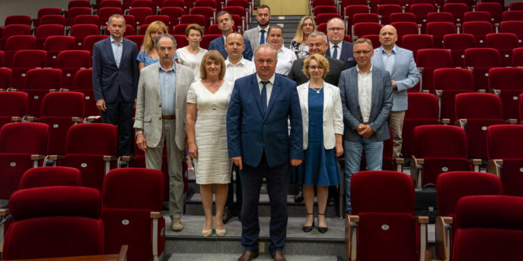 Mielec: Umowy na budowę i modernizację dróg oraz zbiorników wodnych.