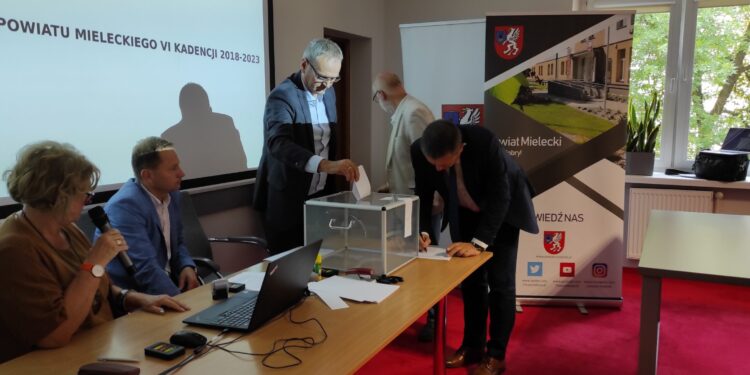 Mielec: Starosta pozostaje dalej starostą…