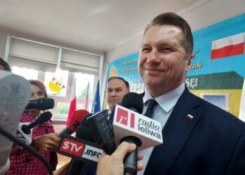 Zawierzbie: Wizyta ministra edukacji i nauki w Szkole Podstawowej.