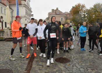 Sandomierz, Kraków: Biegnie dla Bartoszka.
