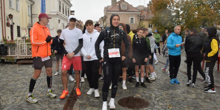 Sandomierz, Kraków: Biegnie dla Bartoszka.