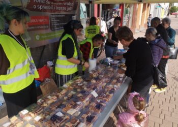 Tarnobrzeg. Kupowali ciasta i wspierali zbiórkę dla Bartoszka