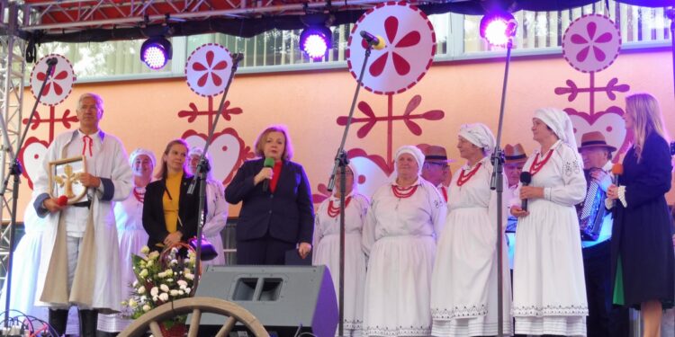 Nowa Dęba. Jubileusz Cyganianek i Festiwal Kultury Lasowiackiej