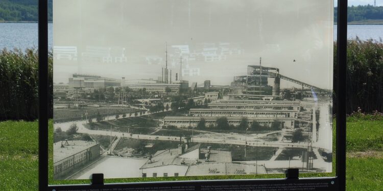 Tarnobrzeg. Szklany spacer nad Jeziorem Tarnobrzeskim