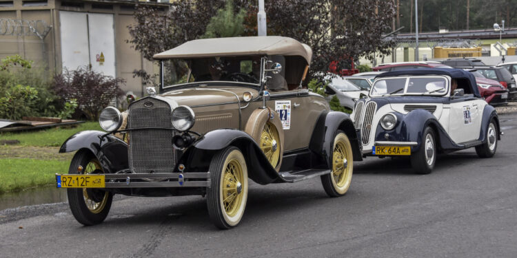 Stalowa Wola: Pojazdy zabytkowe w ramach Mistrzostw Polski zawitały w regionie