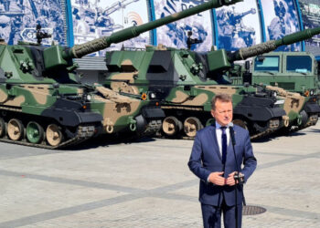 Stalowa Wola, Kielce: Zatwierdzono kontrakt na dostawę 48 armatohaubic Krab