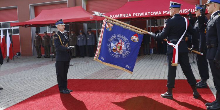 Nisko: Komendant Powiatowy PSP Krzysztof Skrzypek odszedł na emeryturę
