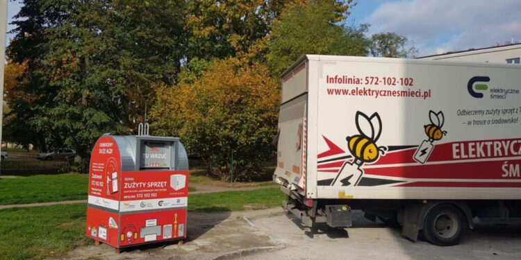Mielec: Czerwone pojemniki czekają na eketrośmieci!