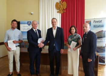 Bieliny,Ulanów: ścieżka pieszo-rowerowa przy drodze powiatowej połączy Bieliny z Ulanowem