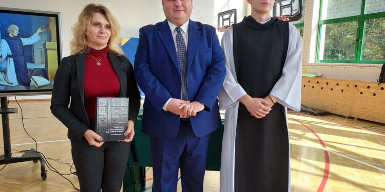 Sandomierz: O Wincentym Kadłubku dla młodzieży.