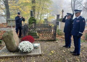 Sandomierz: Policja pamięta o funkcjonariuszach, którzy oddali życie na służbie.