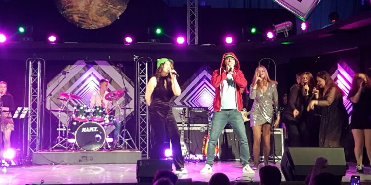 Tarnobrzeg. Koncert LO Kopernika. Świetna muzyka i dobra energia.