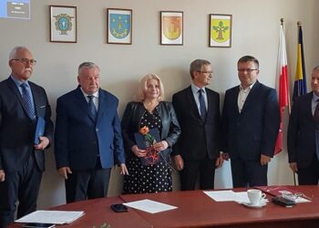 Tarnobrzeg. Stypendia dla uczniów, wyróżnienia dla nauczycieli i dyrektorów.