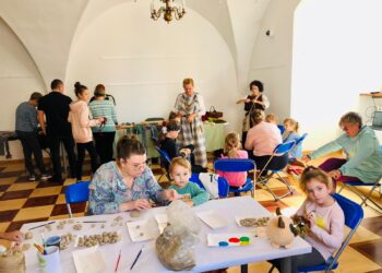 Sandomierz: „Entliczek, pentliczek, kolorowy sznureczek, krajka i paciorek…”.