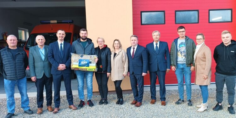 Staszów. Wygrali zawody. Dostali ubranie bojowe od Siarkopolu