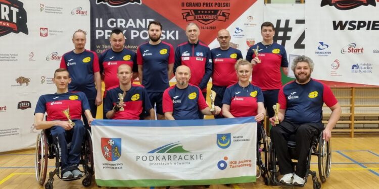 Tarnobrzeg. Z  zawodów przywieźli osiem medali.