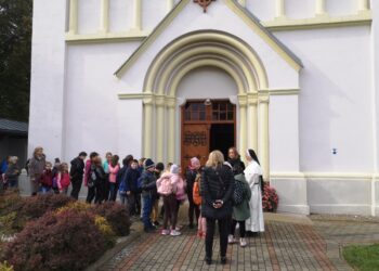 Tarnobrzeg. Uczniowie katolika pielgrzymowali do Matki Kolumby Róży Białeckiej