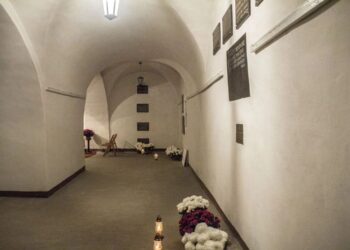 Tarnobrzeg. Msza święta w krypcie. Za fundatorów klasztoru.