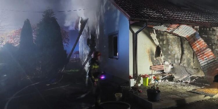Opatów: Pożar domu, nie żyje cała rodzina