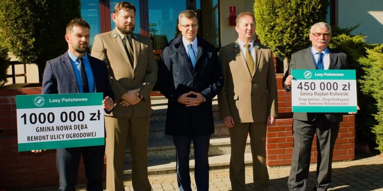 Nowa Dęba, Majdan Królewski. Pieniądze na drogi od Lasów Państwowych