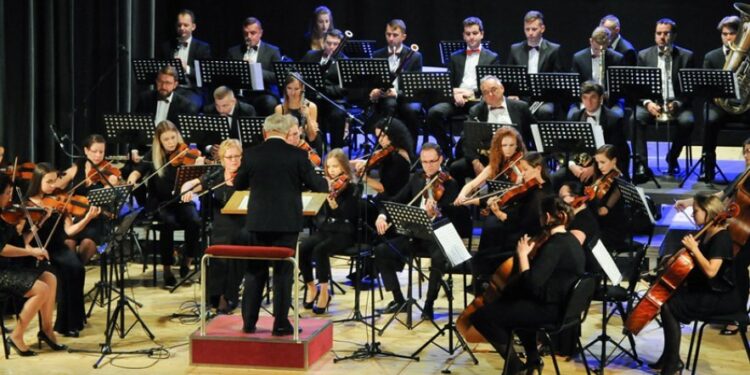 Mielec: Inauguracyjny  koncert VI sezonu artystycznego Mieleckiej Orkiestry Symfonicznej.