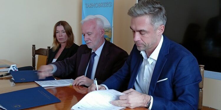 Tarnobrzeg. Będzie montaż paneli fotowoltaicznych w blisko 700 gospodarstwach.