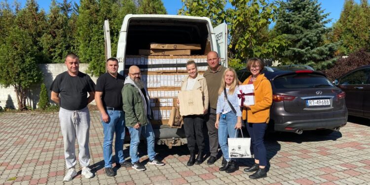 Nowa Dęba. Laptopy dla uczniów z Ukrainy