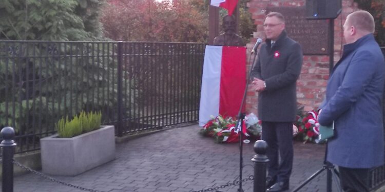 Padew Narodowa: Łukasiewicz z popiersiem….