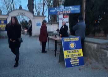 Sandomierz: Trwa kwesta na rzecz ratowania zabytkowych nagrobków.