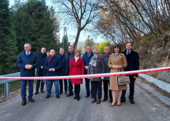 Nowy Kamień, Gierlachów: Szersza, bezpieczna i wygodna droga.