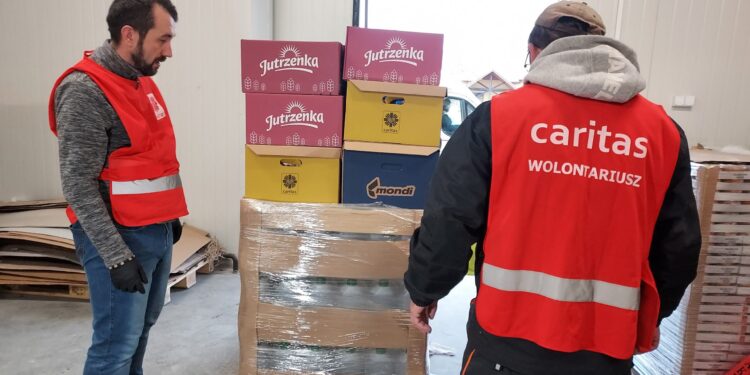 Sandomierz: Dwieście ton pomocy dla Ukrainy od Caritas Diecezji Sandomierskiej.