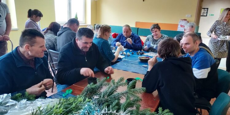 Kleczanów: Świąteczne cuda powstają w Środowiskowym Domu Samopomocy.