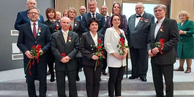 Kielce, Sandomierz: Zasłużeni sandomierzanie uhonorowani odznaczeniami państwowymi.