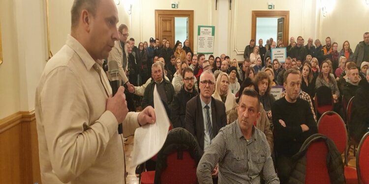 Tarnobrzeg. Mówią „stop” podwyżce. Emocje na spotkaniu najemców TTBS z  władzami miasta i spółki.